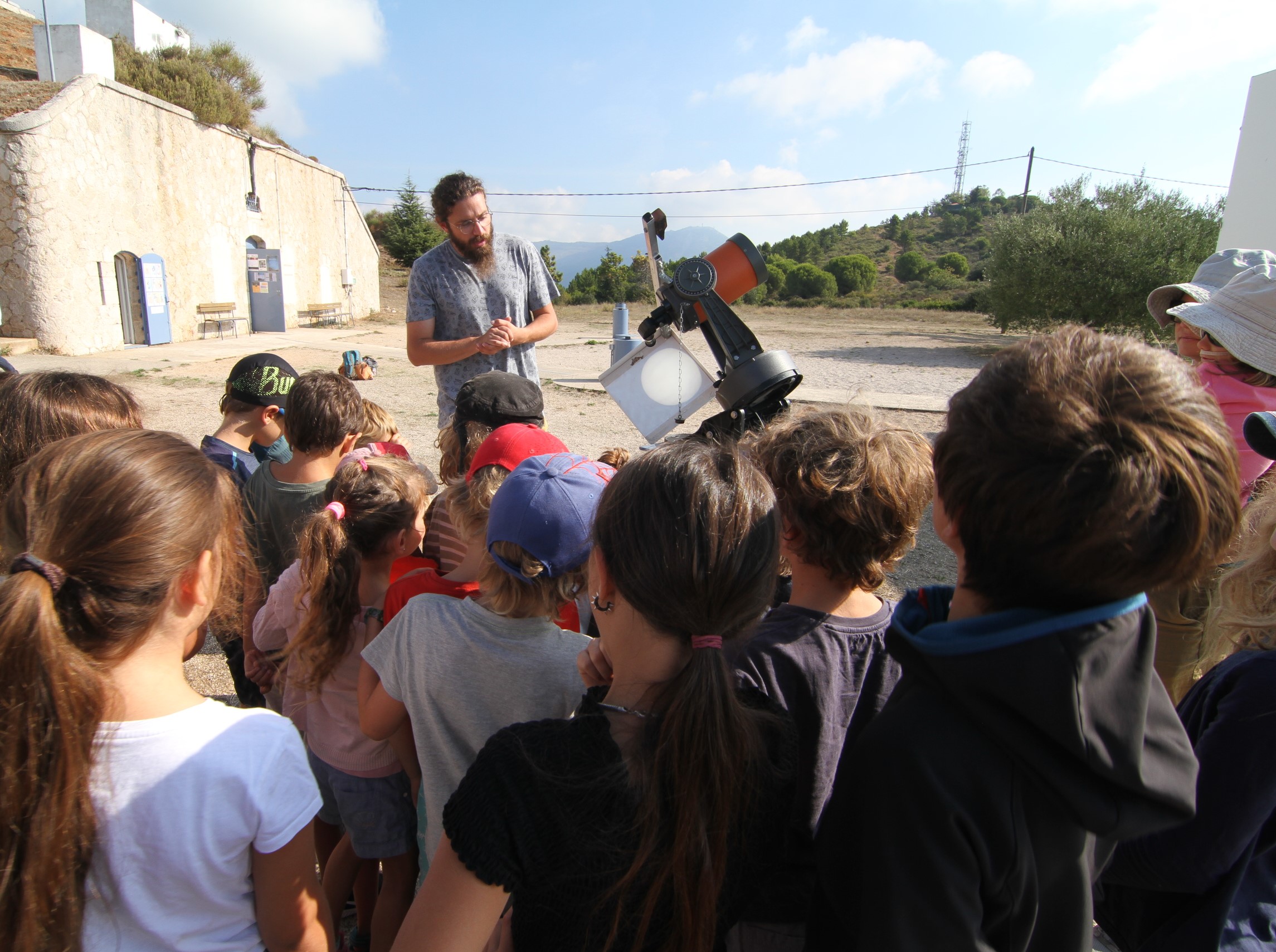 Observation du Soleil avec groupe scolaire